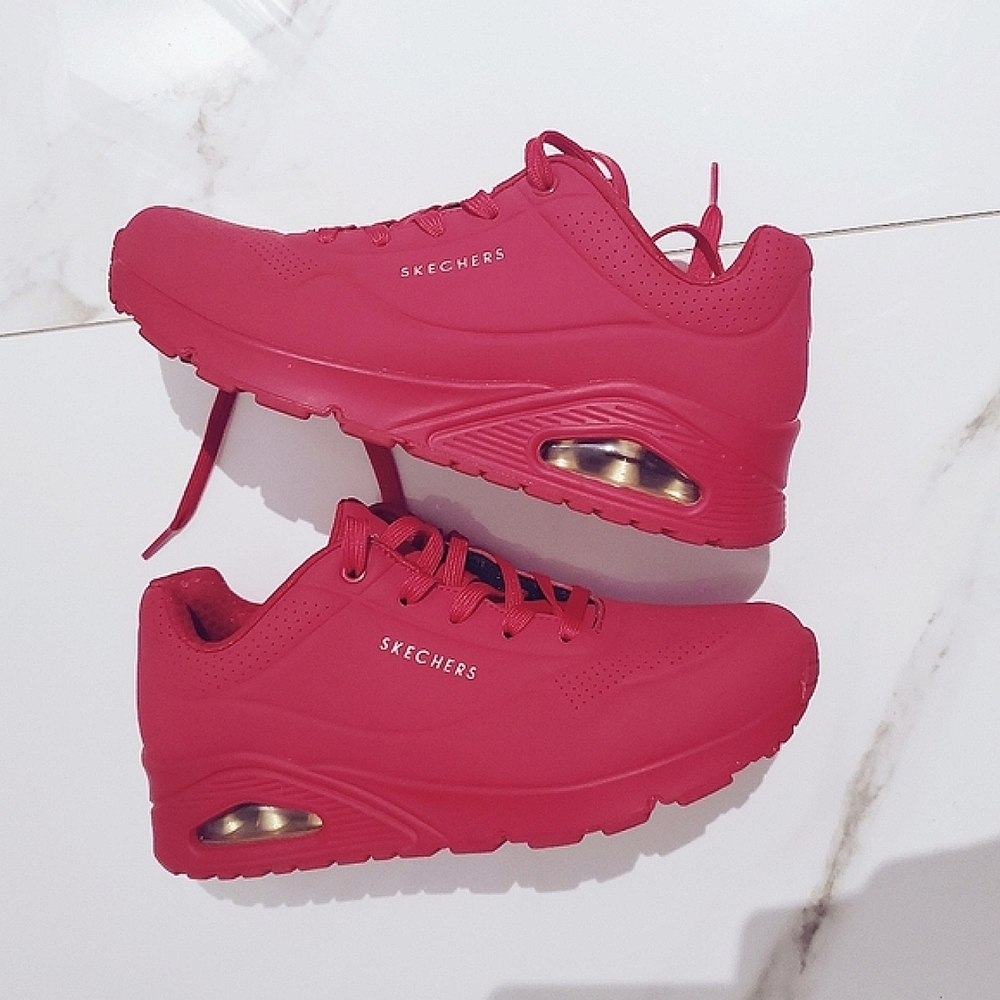 SKETCHERS 2019 EDITION UNOSTAND ON AIR SNEAKERS In SOFT RED